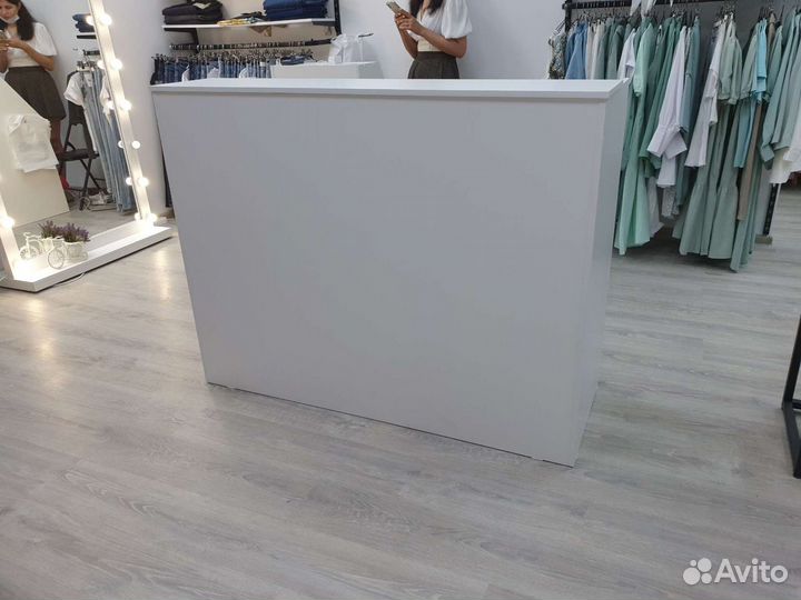 Ресепшн, стойка администратора