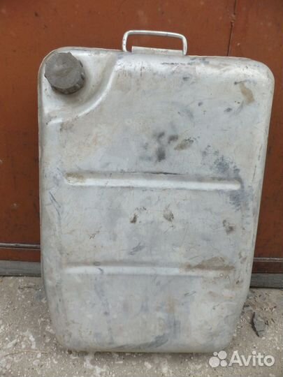Продаётся канистра для бензина