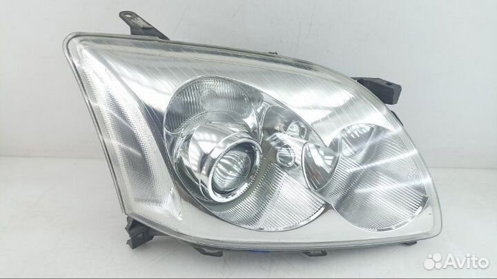 Фара правая Toyota Avensis AZT250 2004