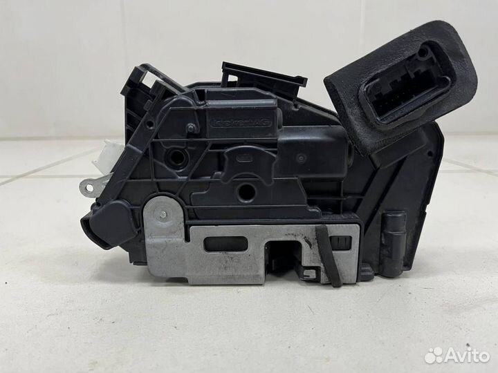 Замок двери передней правой Skoda Rapid 2012-2020