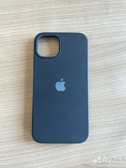 Чехол на iPhone 13