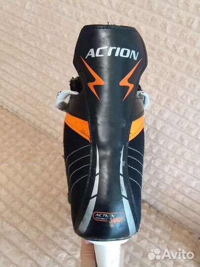 Коньки хоккейные action