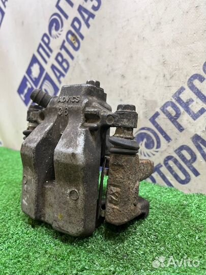 Суппорт задний левый Toyota Camry седан 2.4 2azfe