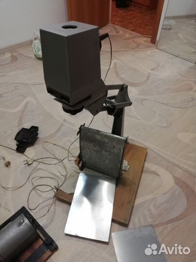 Фотоувеличитель купили. Остались принадлежности