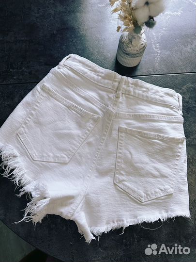Джинсовые шорты zara белые 34 голубые 32