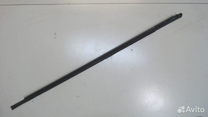 Молдинг стекла Pontiac Vibe 2, 2009