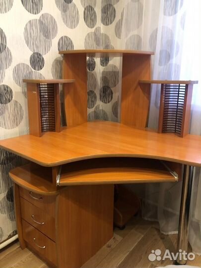 Компьютерный стол