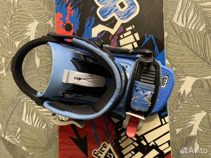 Сноуборд с креплениями и ботинками Black Fire 156