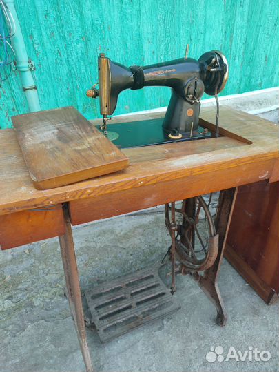 Швейная машина