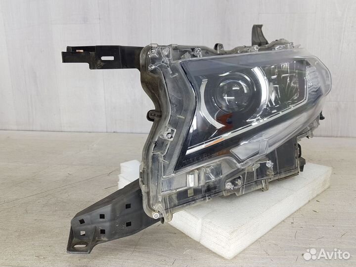 Фара левая Toyota Land Cruiser