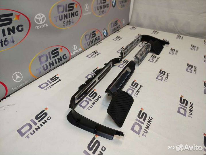 Накладки на пороги Toyota Land Cruiser 200 Led