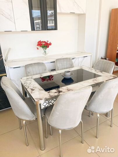 Кухонный стол и стулья