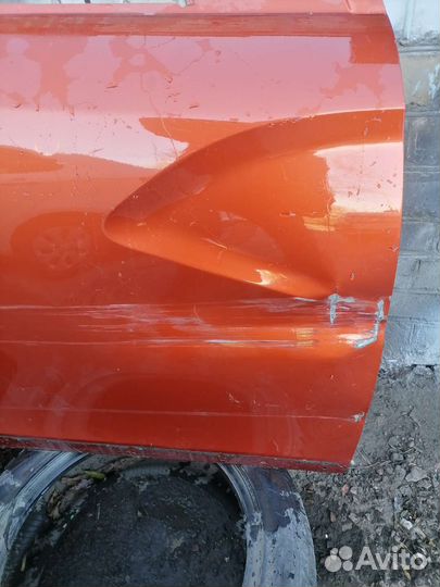 Продаю переднюю правую дверь лада веста св кросс