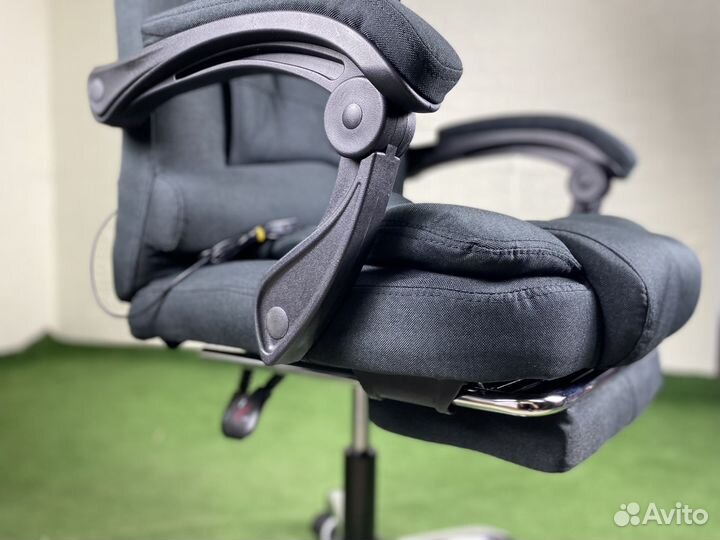 Офисное кресло руководителя ткань черное