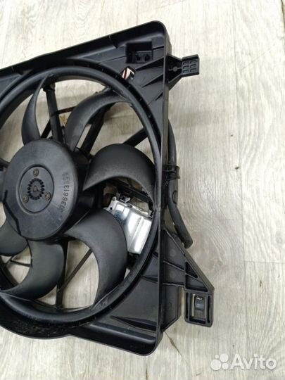 Вентилятор охлаждения радиатора Ford Focus CB4