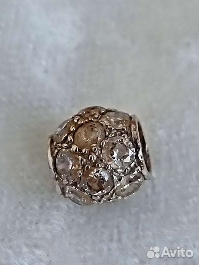 Подвеска из белого золота с фионитами