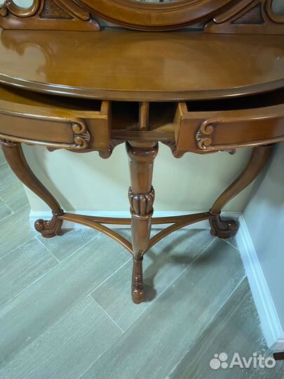 Консоль с зеркалом