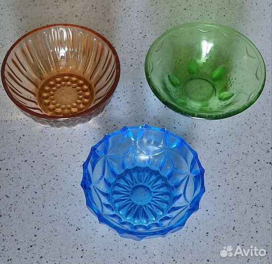 Салатники С С С Р из цветного и медового стекла