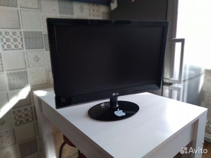 Монитор LG flatron E2240