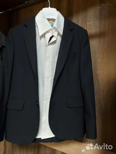 Продаю школьный костюм на мальчика 128 р