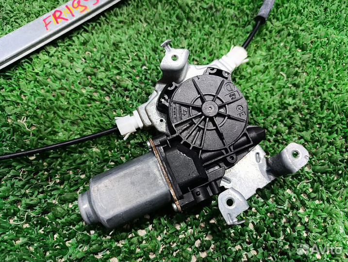 Стеклоподъемник передний правый Nissan Pathfinder