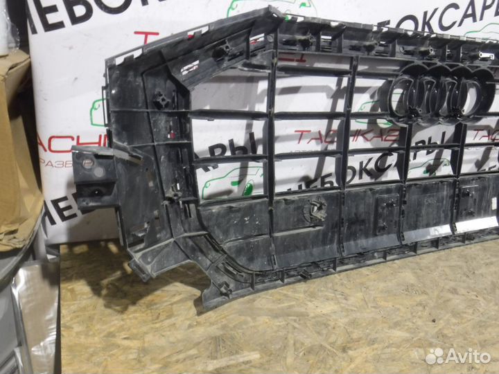 Решетка радиатора Audi Q8 (2018)