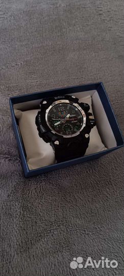 Спортивные водонепроницаемые часы