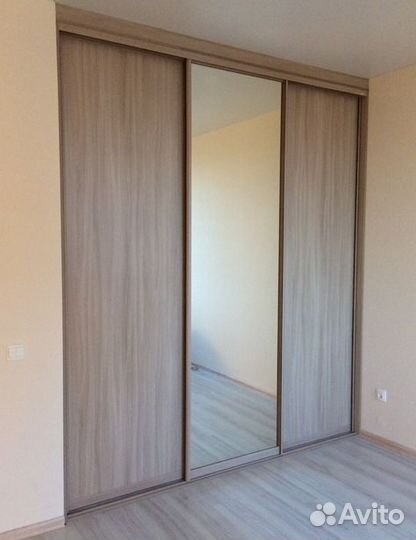 Шкаф купе с зеркалом