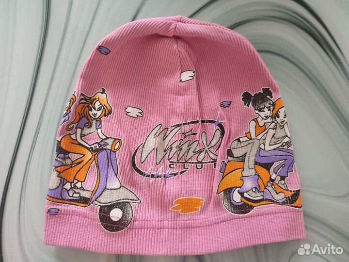 Шапки и манишка на девочку