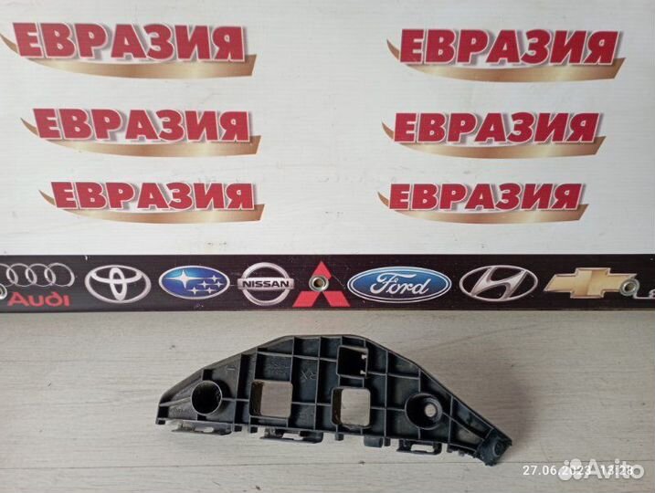 Крепление бампера переднее левое Lexus Rx350 2010