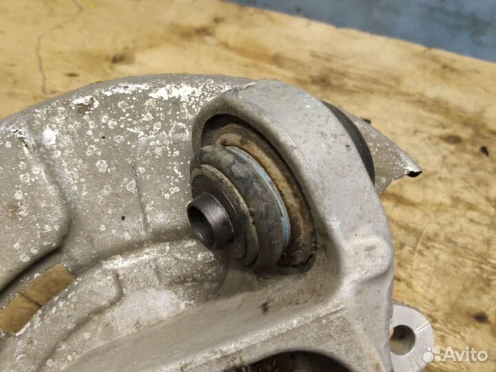 Кулак задний левый BMW X5 E70