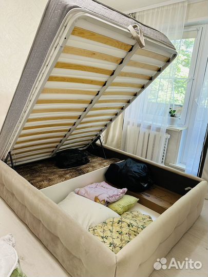 Кровать с матрасом 140 200