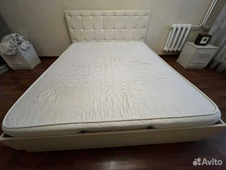 Кровать с подъемным механизмом, матрасом и 2 прикр