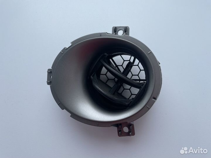 Дефлектор воздушный левый Nissan