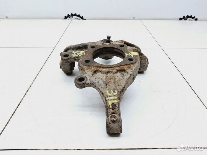 Кулак поворотный задний левый Toyota Highlander I