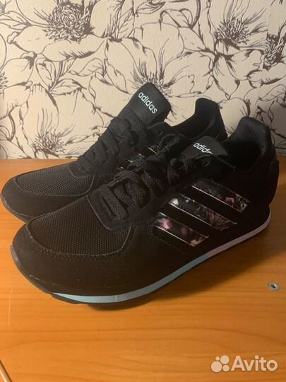 Кроссовки adidas женские новые р.40