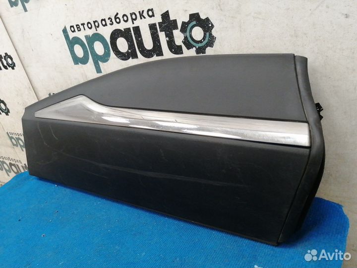 Накладка на дверь задняя правая 828209822R Renault