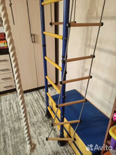 Шведская стенка с турником и брусьями