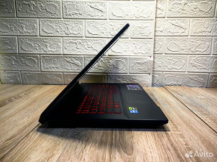 Игровой ноутбук 17 дюймов i5 / RTX 2050