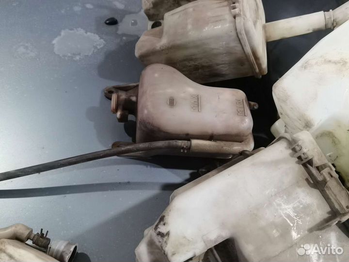 Бачок омывателя / расширительный nissan