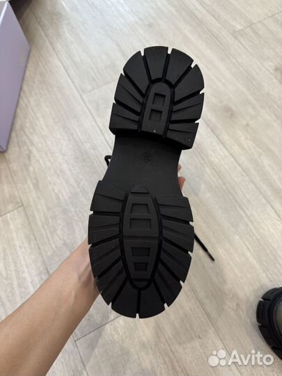 Ботинки женские 37 размер новые
