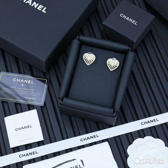 Серьги Chanel золотые со стразами