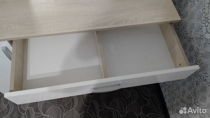 Туалетный столик с зеркалом