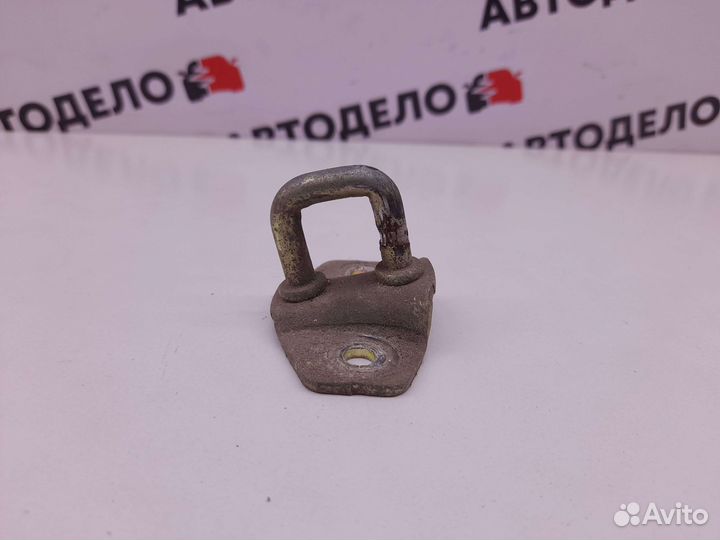 Петля замка багажника Daihatsu Gran Move 2000