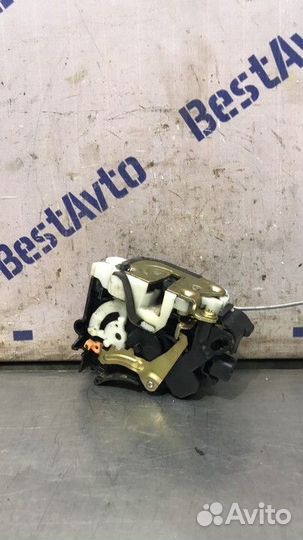 Замок двери передний правый Mitsubishi Lancer