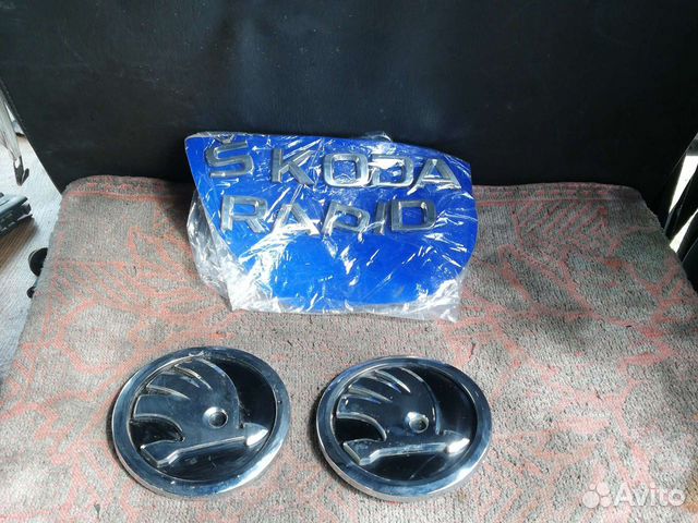 Эмблема надпись Шкода Рапид