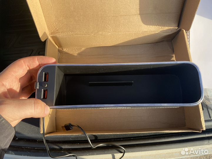 Органайзер в авто Geely