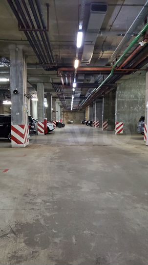 Машиноместо, > 30 м²