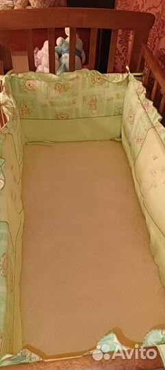 Детская кроватка с маятником