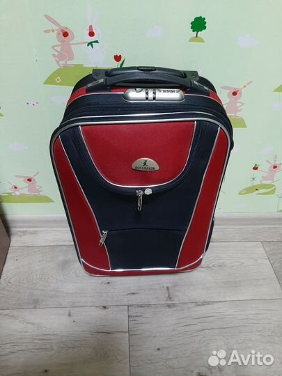 Чемодан на колесах36/57/20см